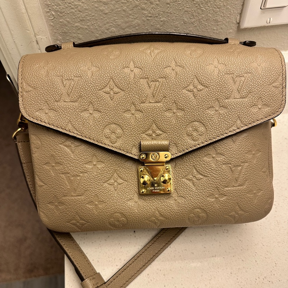 Louis Vuitton Pochette Metis Turtledove